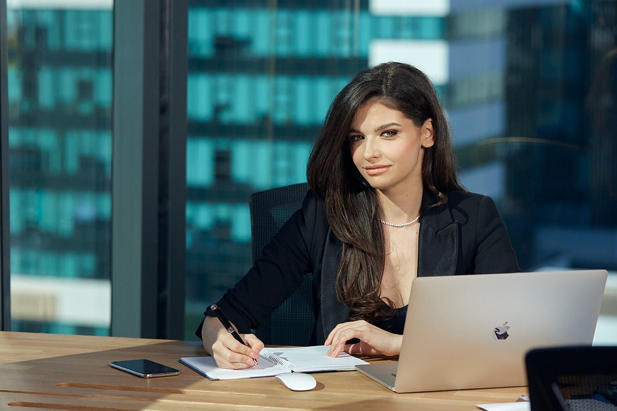 Portret business pentru sesiune foto de branding personal